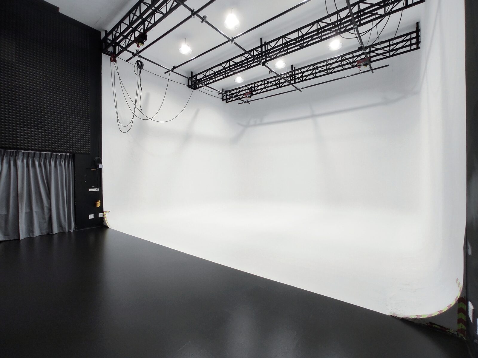 246 STUDIO Gallery 1